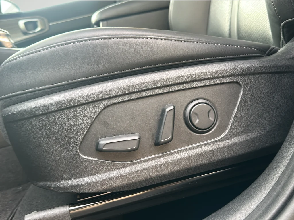 Used 2023 Green Kia X-Line EX image 19
