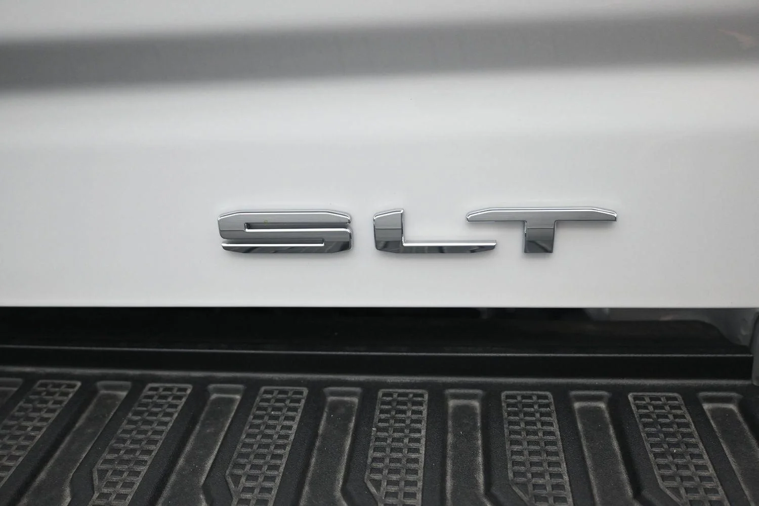 New 2026 Summit White GMC SLT image 18