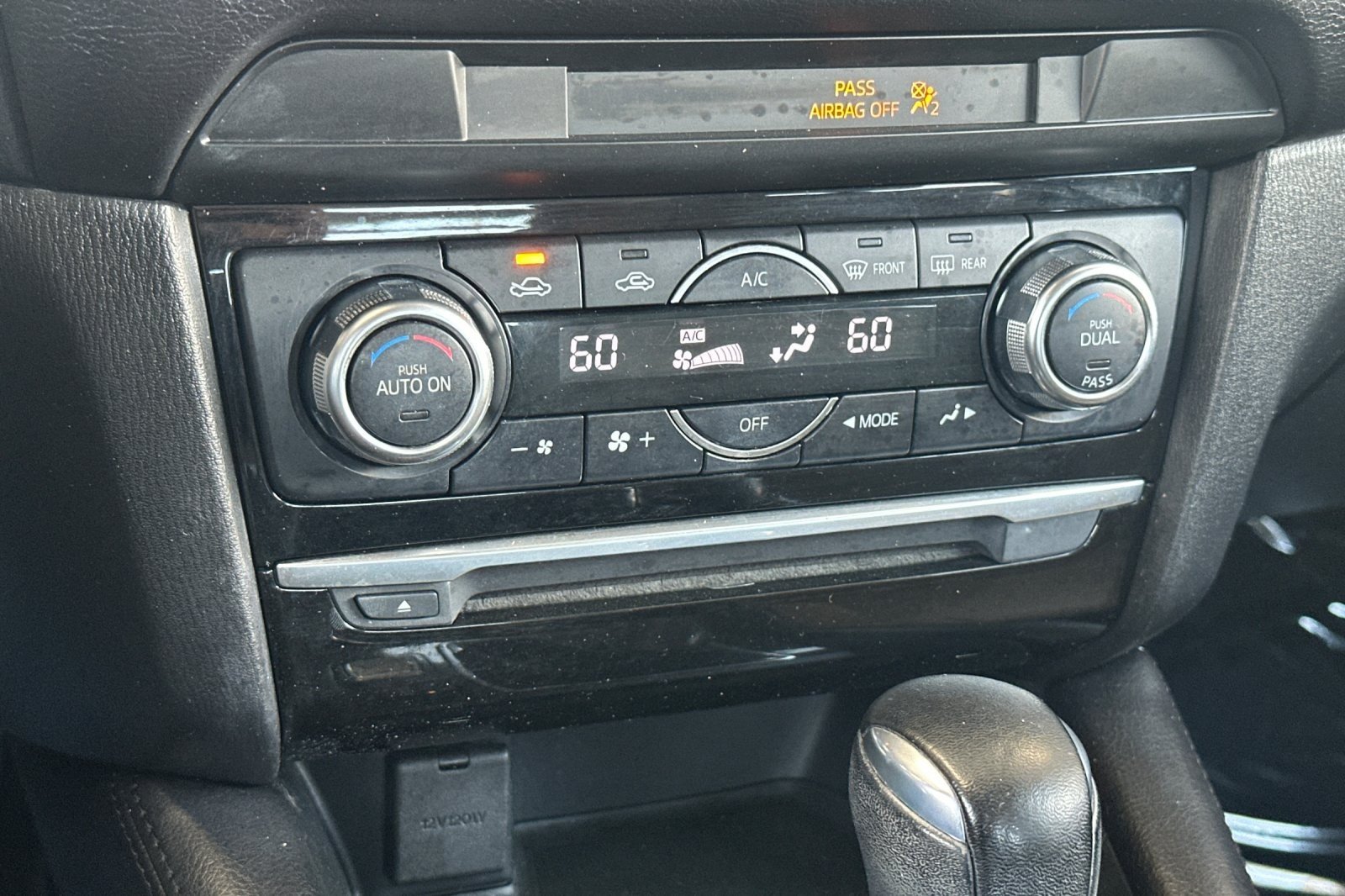 Used 2016 SNOWFLAKE WHITE PEAR Mazda i Touring image 18