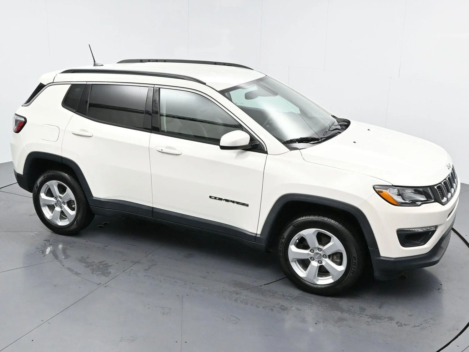 Used 2019 White Clearcoat Jeep Latitude image 37