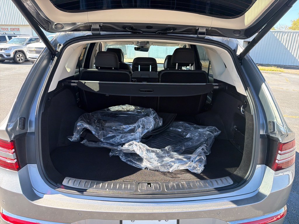 Used 2026 Silver Genesis 2.5T image 9