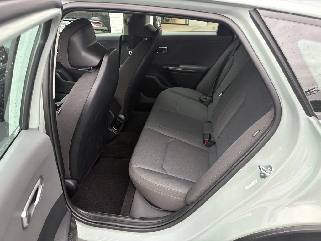 Used 2025 Green Kia LXS image 13