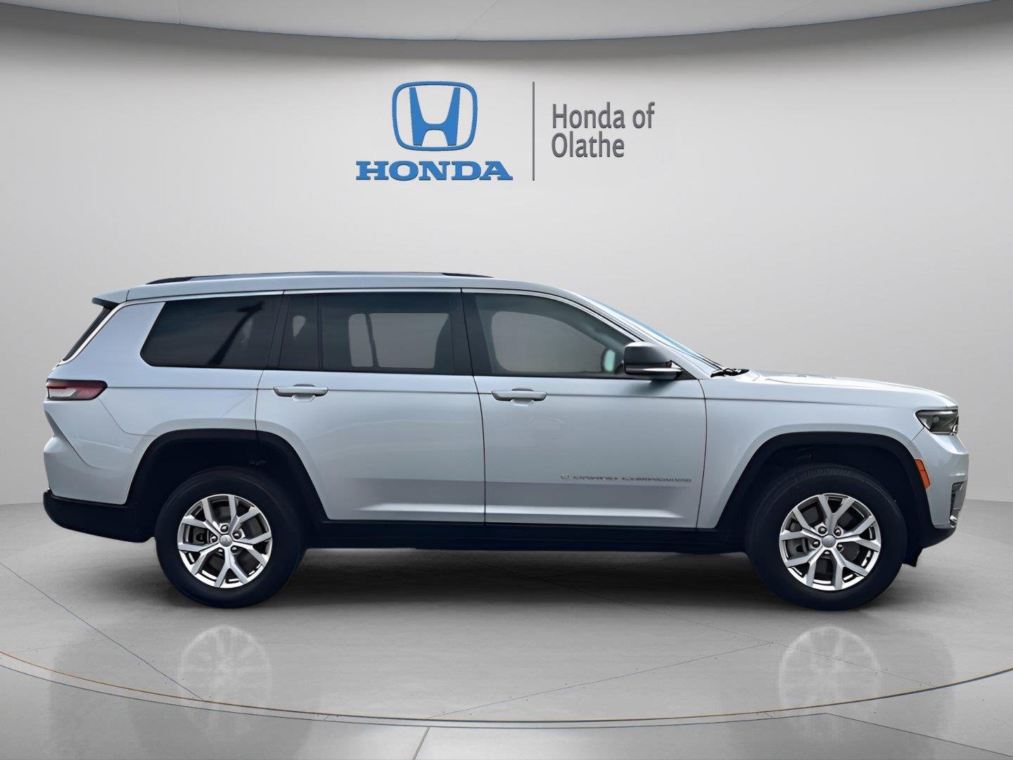 Used 2022 Jeep Grand Cherokee L Limited with VIN 1C4RJKBG8N8617682 for sale in Kansas City