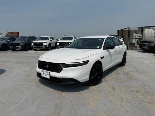 Used 2023 White Honda LX image 1