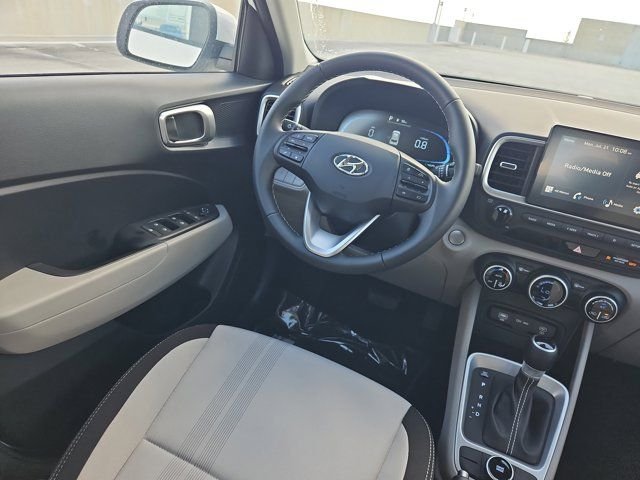 2025 Hyundai Venue SEL - Photo 8