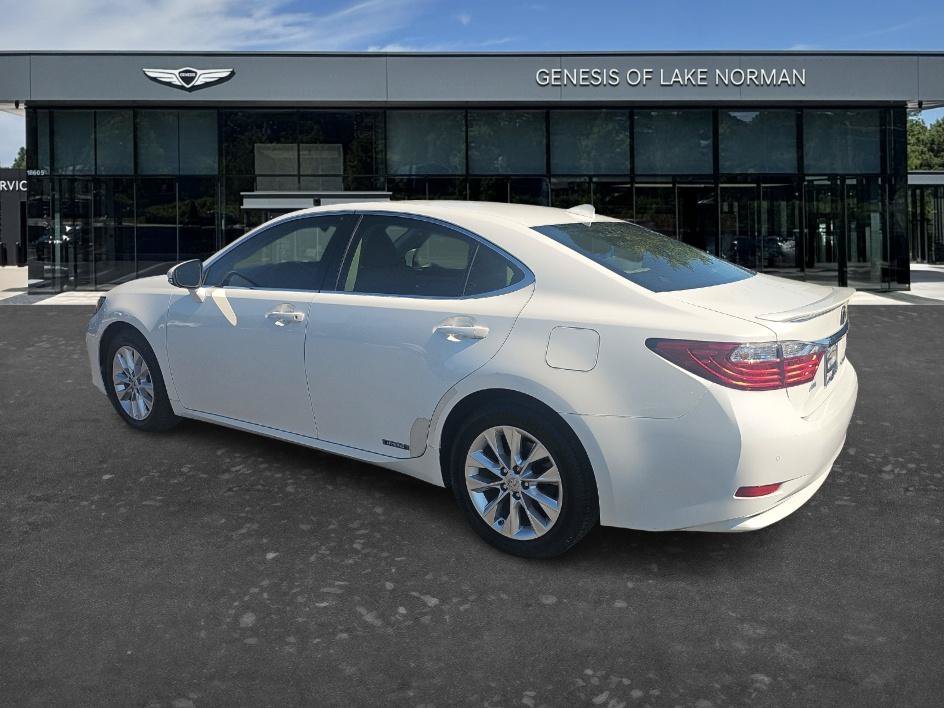 Used 2015 Starfire Pearl Lexus Hybrid image 6