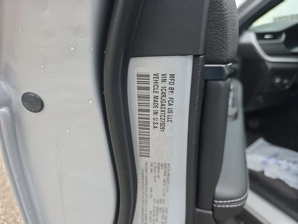 New 2026 Silver Zynith Exterior Paint Jeep Laredo X image 36