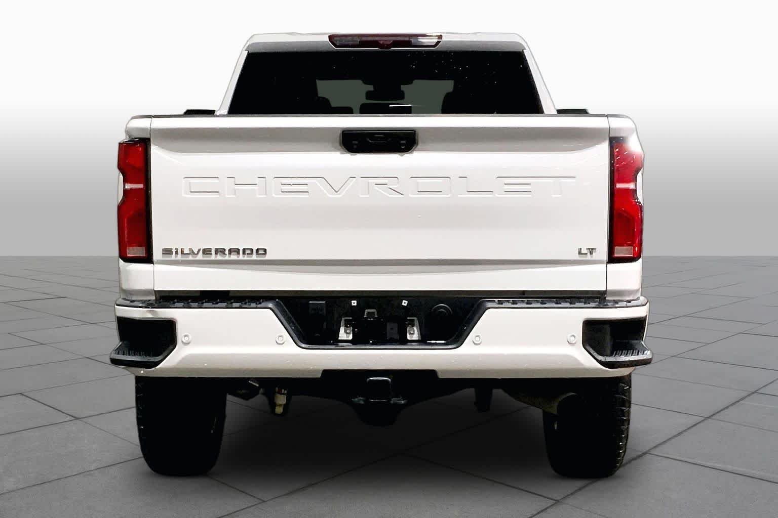 Used 2025 Summit White Chevrolet LT image 5