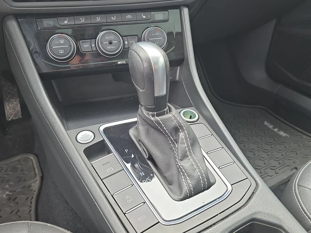 2021 Volkswagen Jetta SE - Photo 16