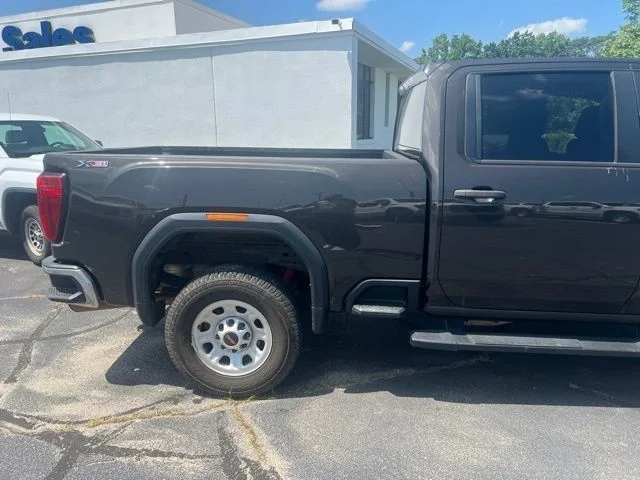 Used 2021  GMC Base image 4