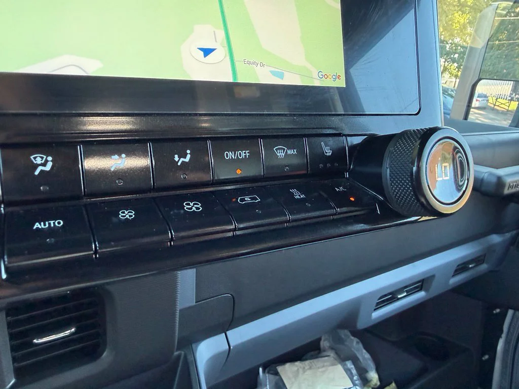 Used 2025 Oyster White Chevrolet AWD 400 image 21