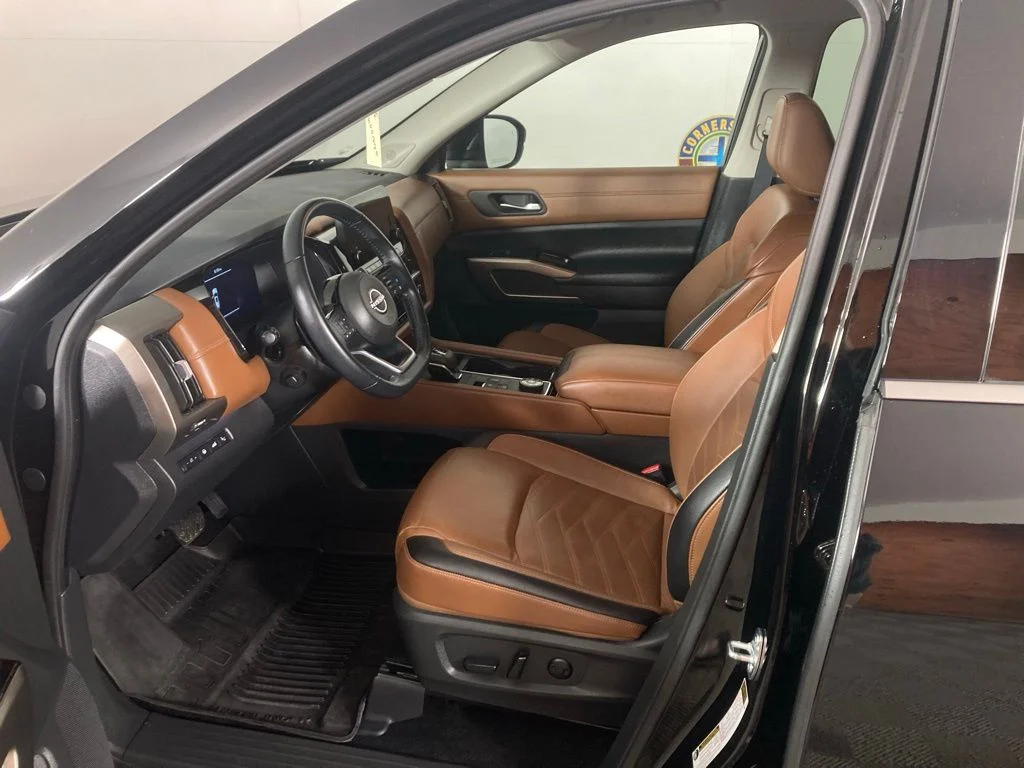 Used 2024 Black Nissan Platinum image 12
