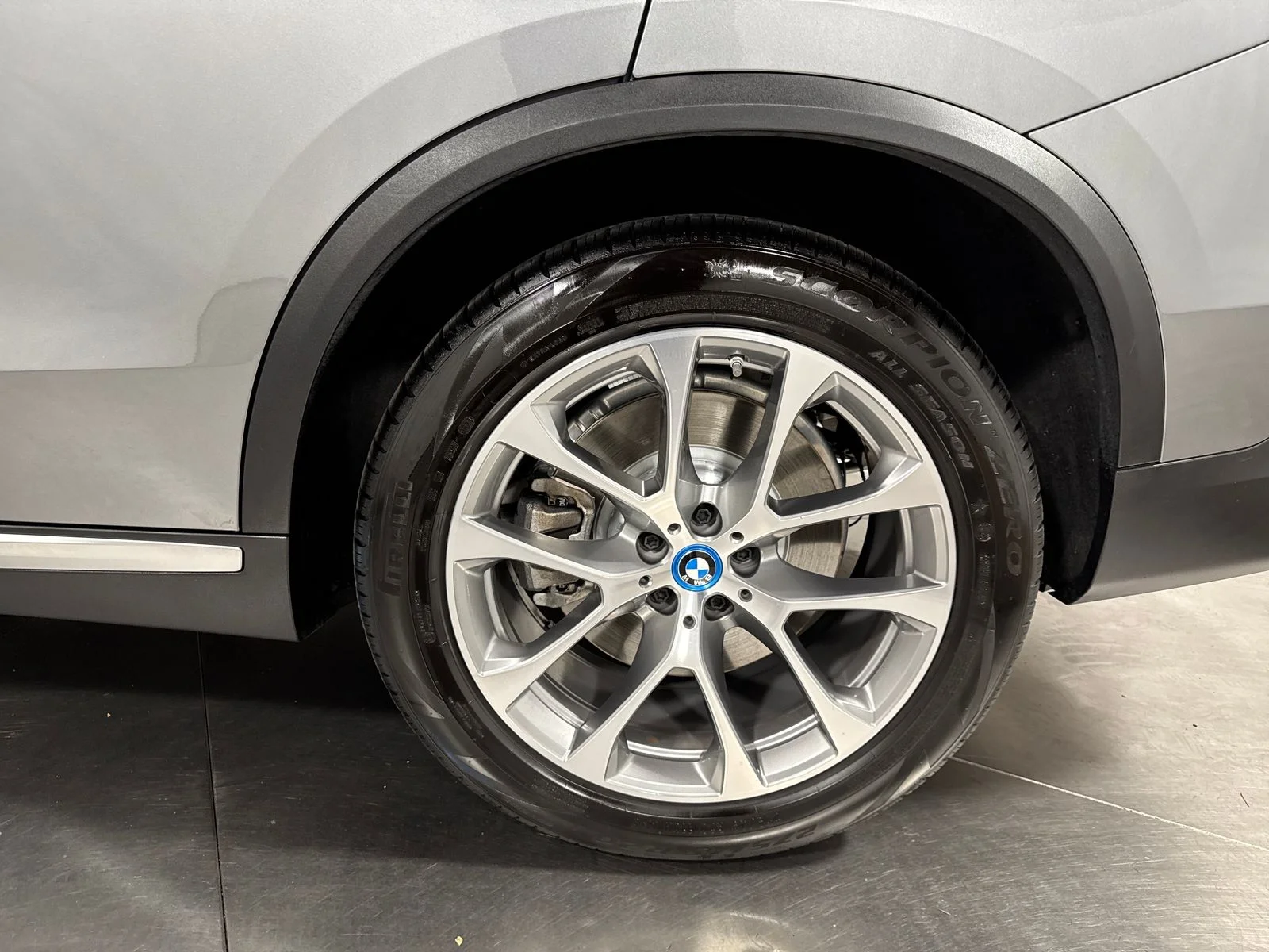 Used 2025 Gray Metallic BMW xDrive50e image 12