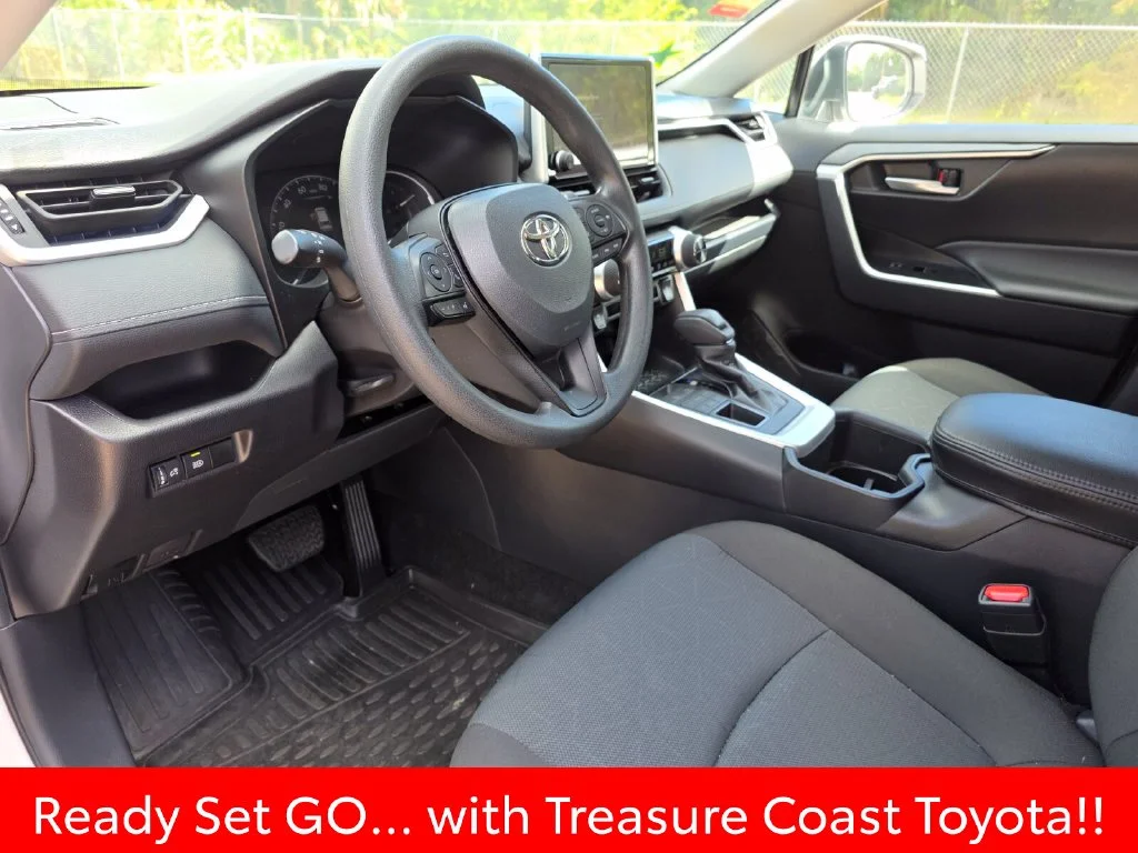 Used 2025 White Toyota XLE image 27