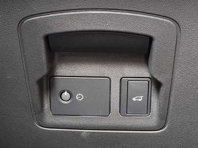 Used 2025 Black Land Rover Dynamic SE image 20