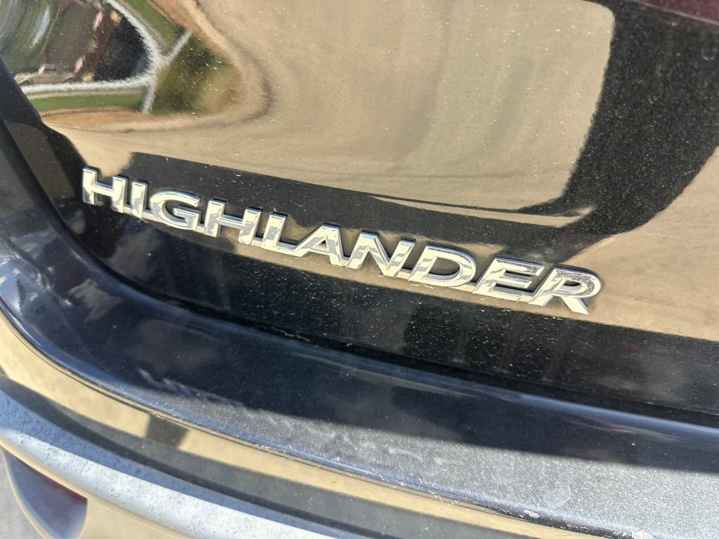 Used 2018 Black Toyota XLE image 14