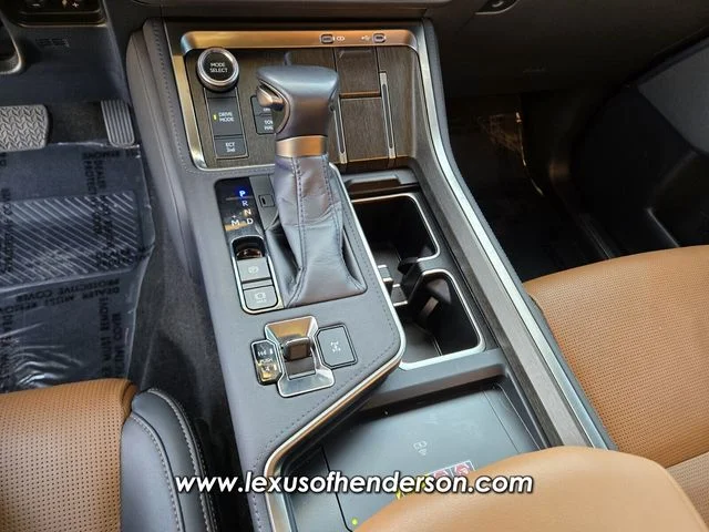 Certified Used 2025  Lexus 550 Luxury+ image 31