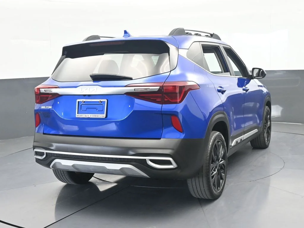 Used 2022 Neptune Blue Kia Nightfall image 4