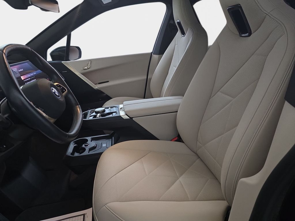 Used 2024 Black Sapphire Metallic BMW xDrive50 image 15