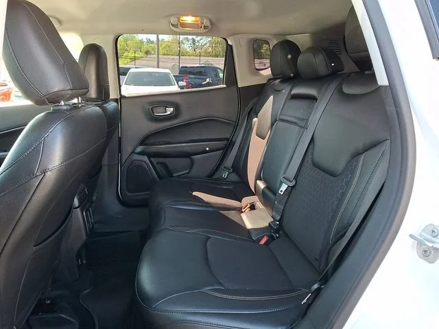 Used 2018 White Jeep Latitude image 10