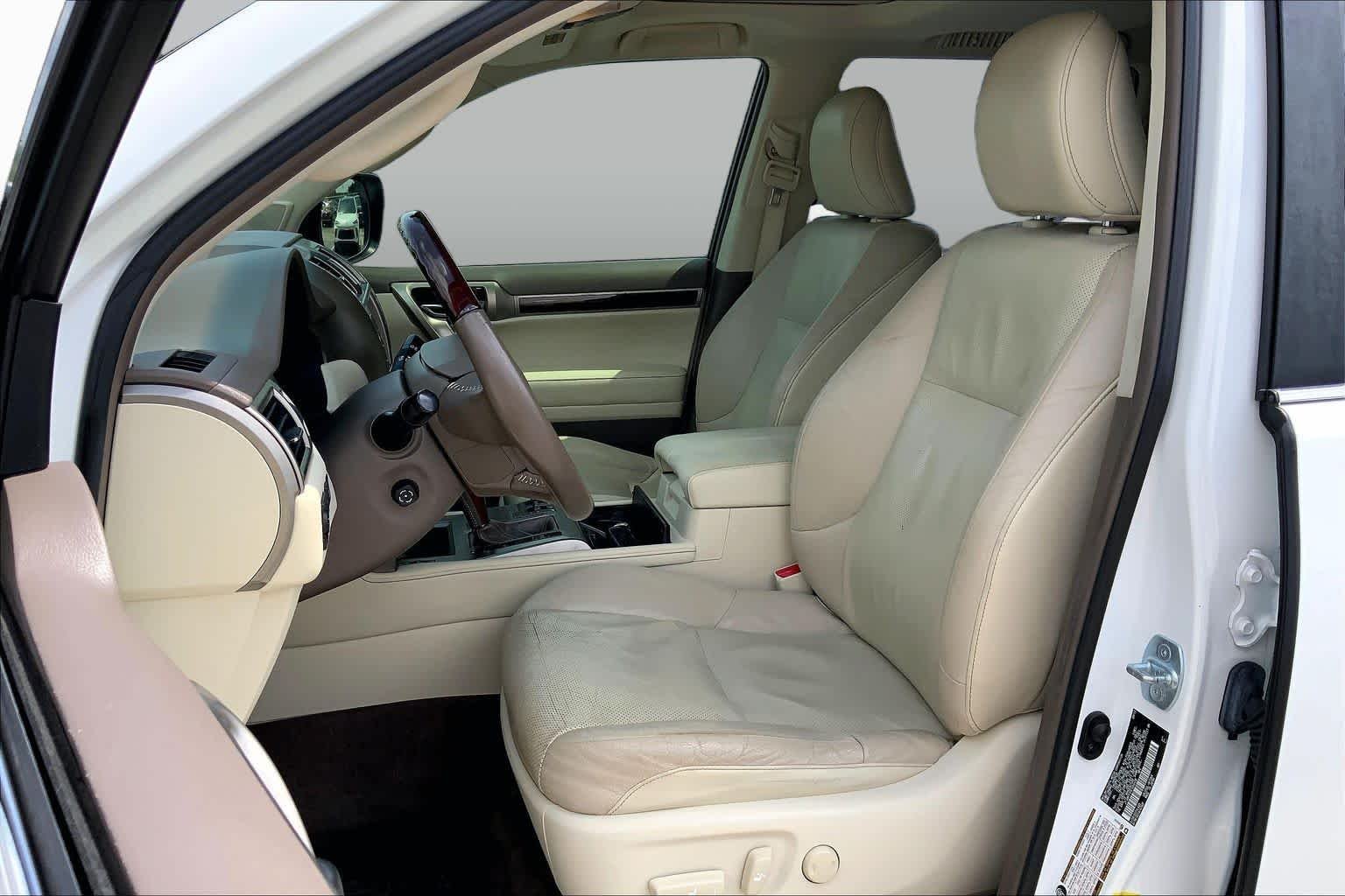 Used 2014 Starfire Pearl Lexus  image 8