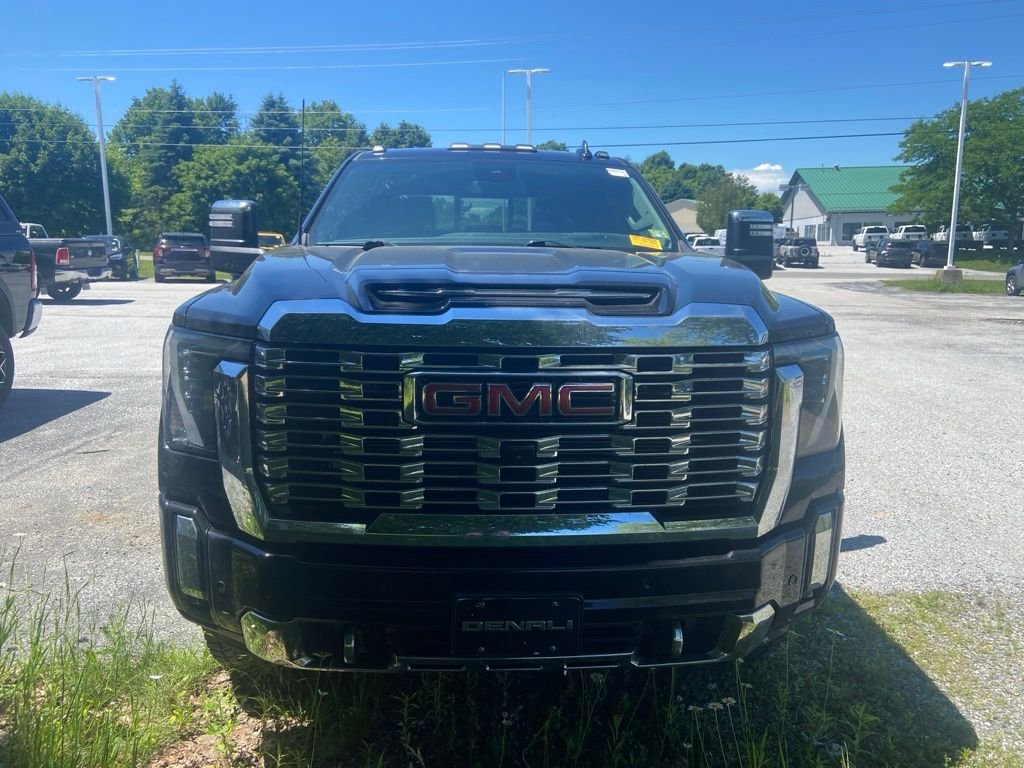 Used 2024 Onyx Black GMC Denali image 2