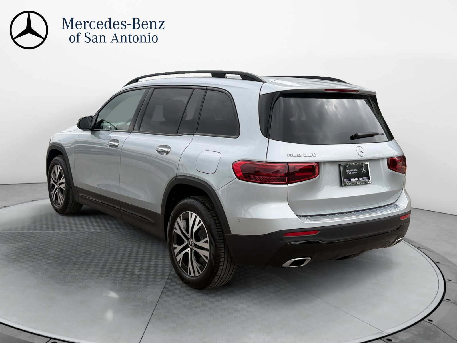 New 2026 Cirrus Silver Metallic Mercedes-Benz GLB 250 image 30