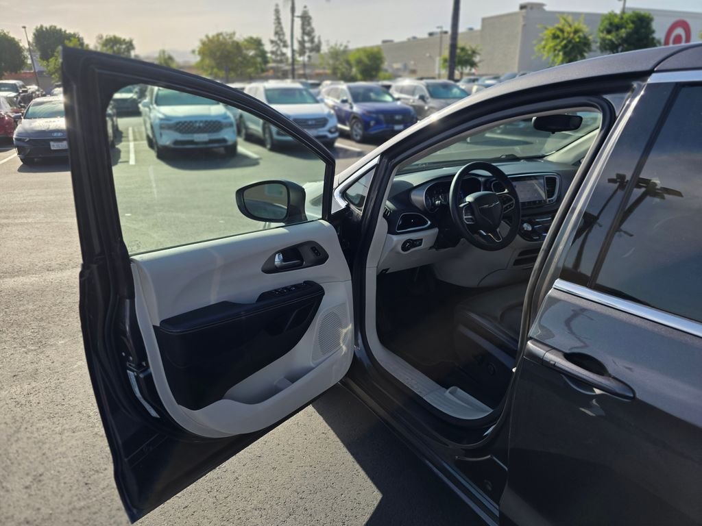 2023 Chrysler Pacifica Touring L - Photo 41
