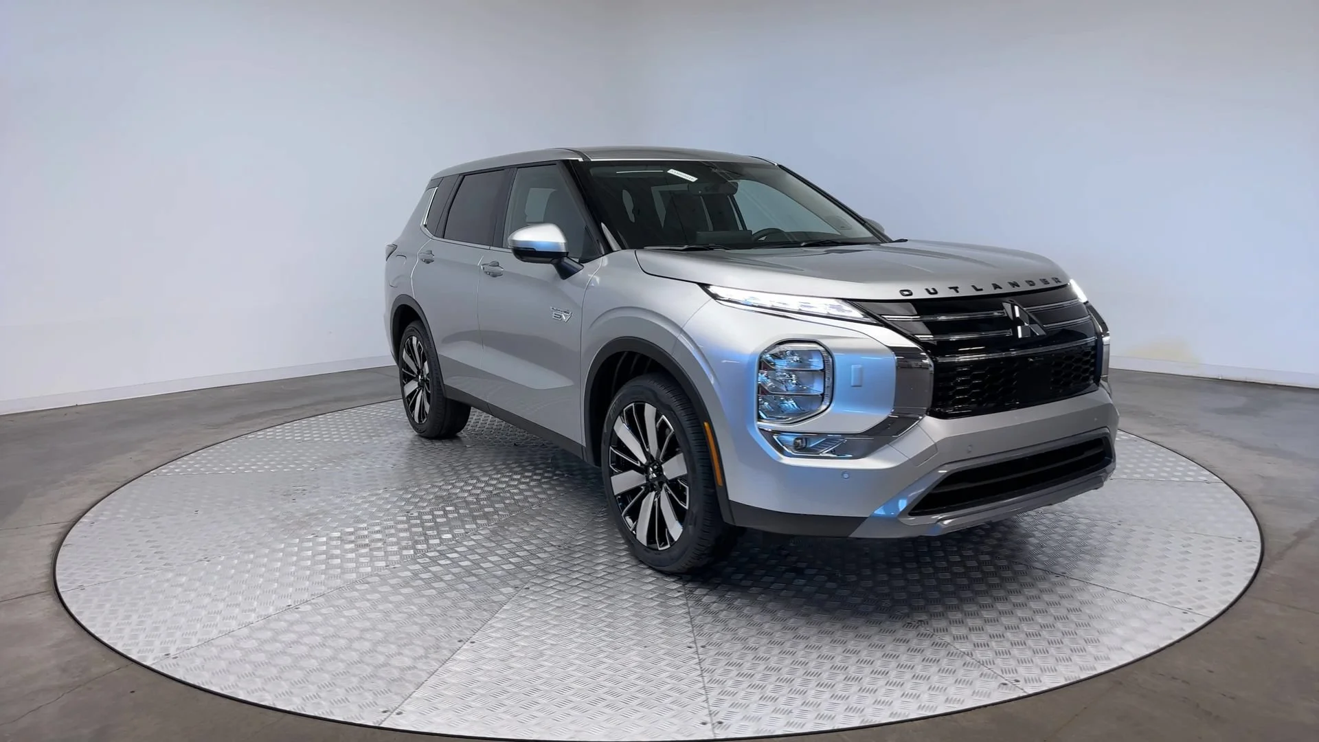 New 2026 Alloy Silver Metallic Mitsubishi SE S-AWC image 2