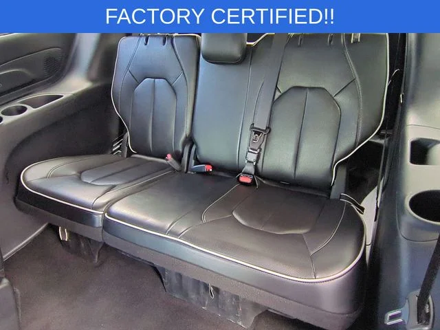 Used 2025 White Chrysler Limited image 32