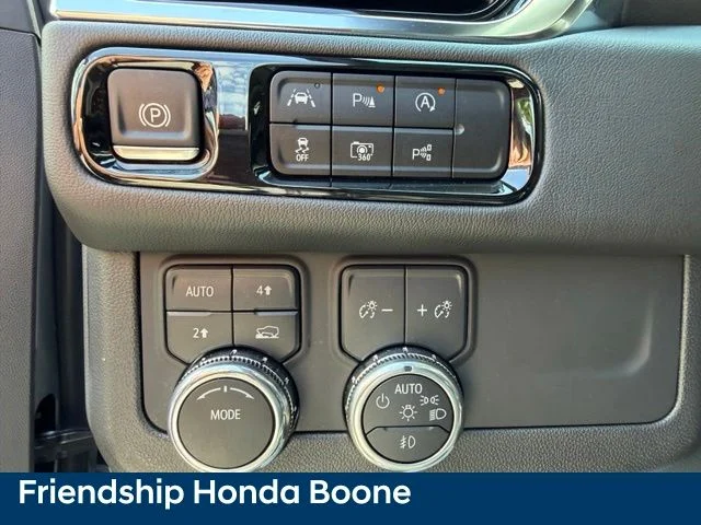 Used 2025 Silver GMC Denali image 21
