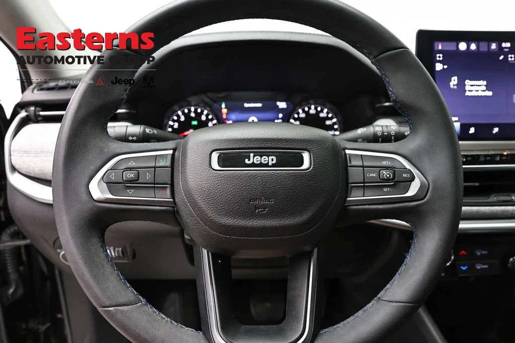 Certified Used 2022 Black Jeep Latitude image 11