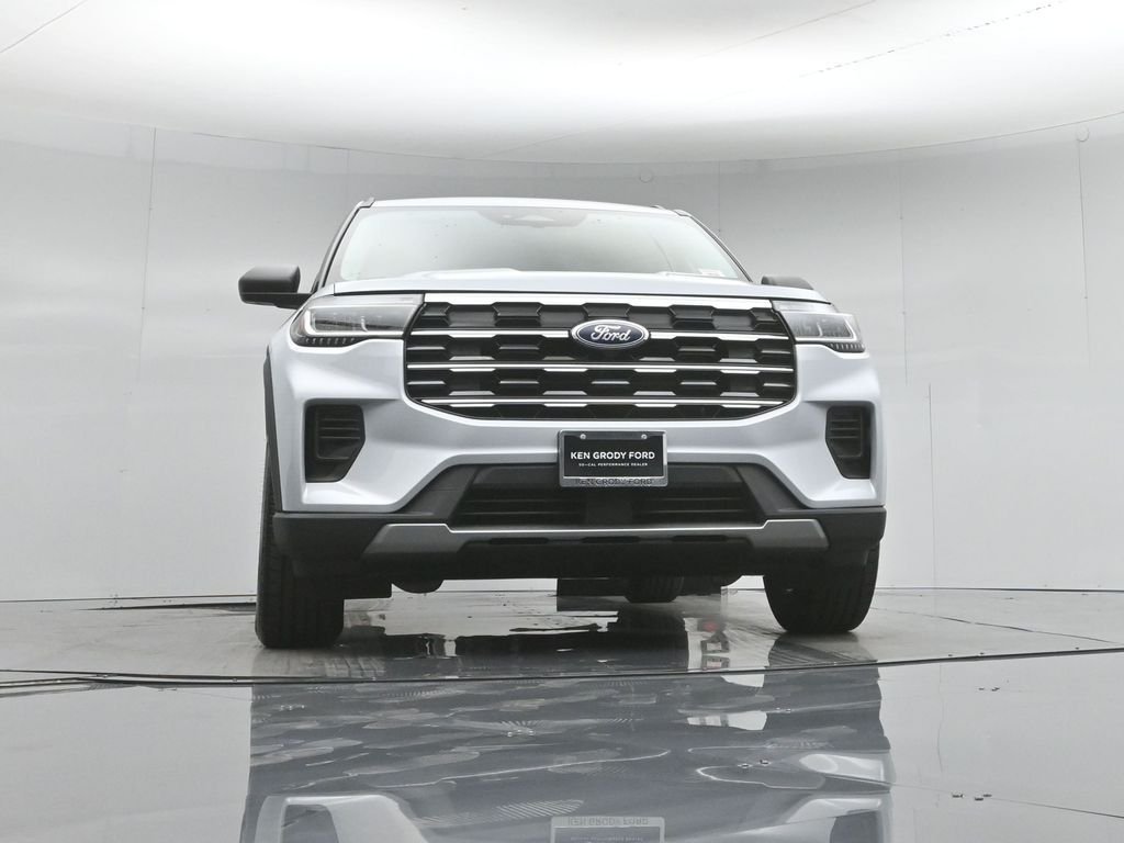 New 2026 Space White Metallic Ford Active image 46