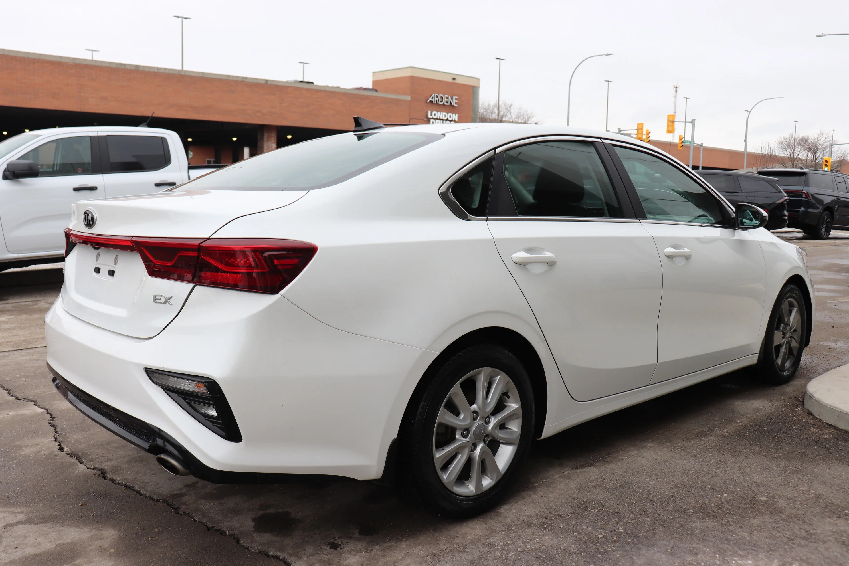 Used 2021 White Kia EX image 4
