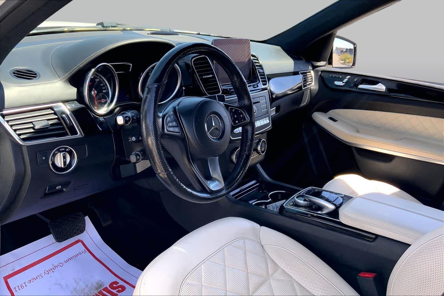 Used 2018 designo Diamond White Metallic Mercedes-Benz GLS 550 image 17