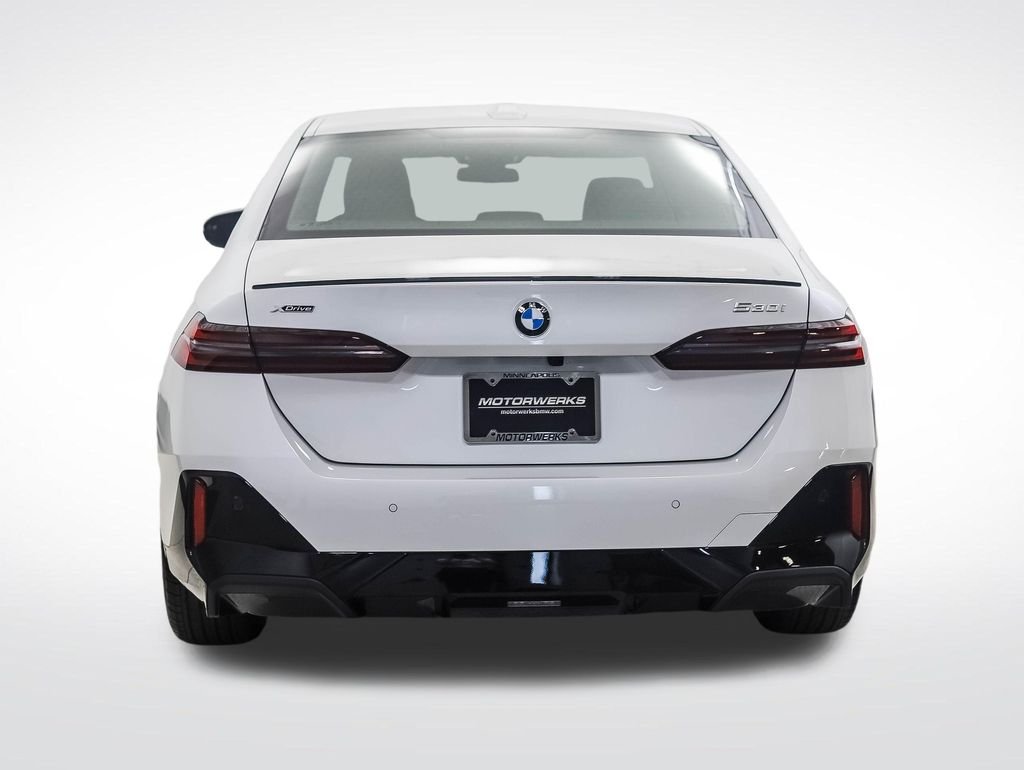 Used 2027 White Metallic BMW 530i xDrive image 4