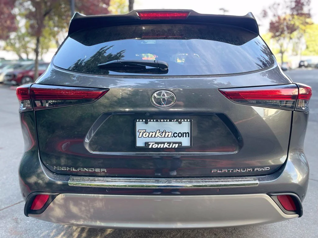Used 2022 Magnetic Gray Metallic Toyota Platinum image 5