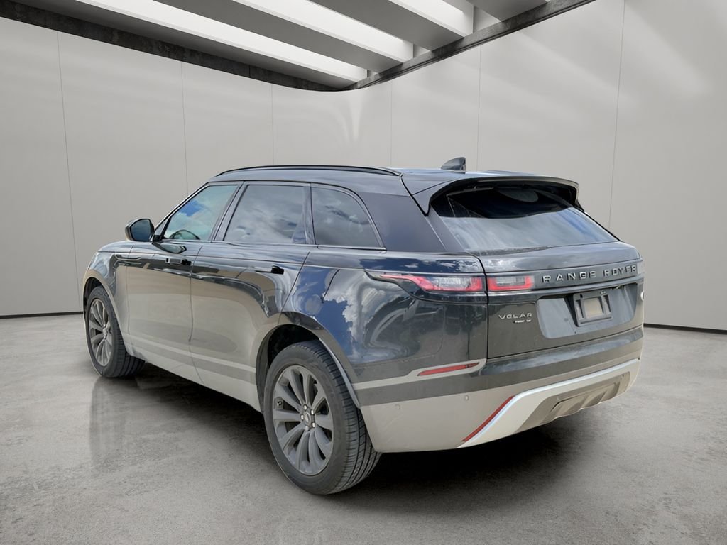 Used 2018 Santorini Black Land Rover R-Dynamic SE image 3