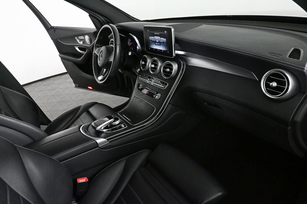 Used 2017  Mercedes-Benz GLC 300 image 24