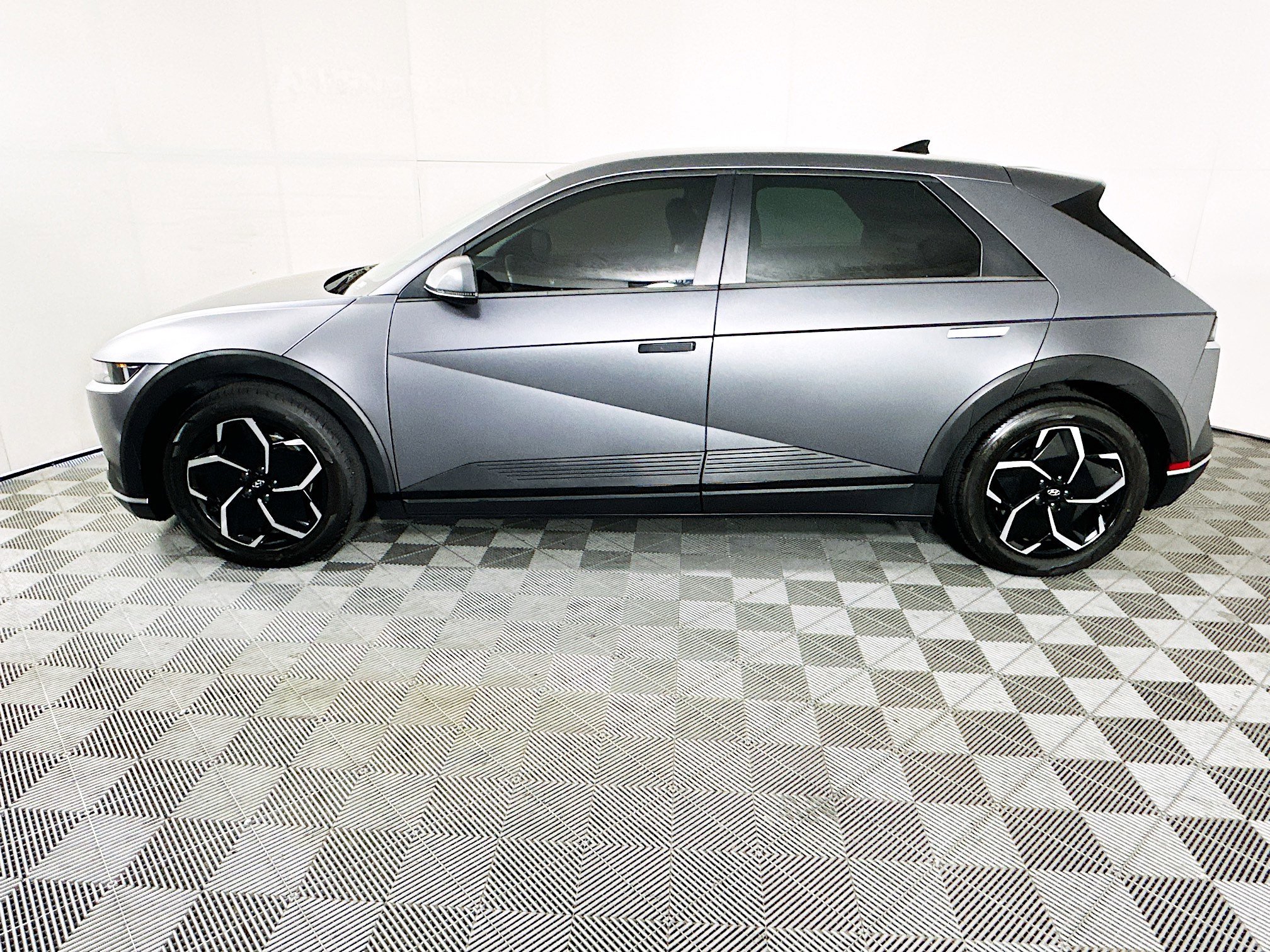 2024 Hyundai IONIQ thumbnail 8