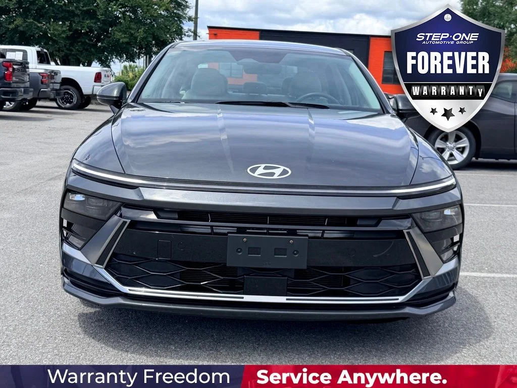 Used 2025 Gray Hyundai SEL image 9