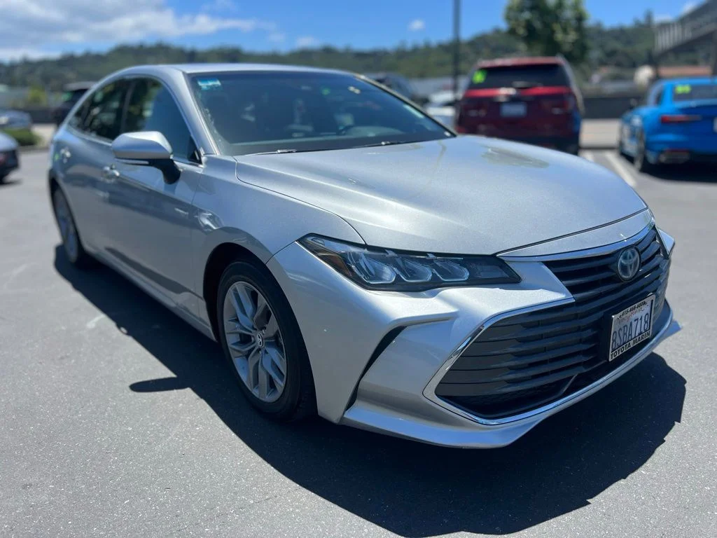 Used 2020 Silver Toyota XLE Plus image 2