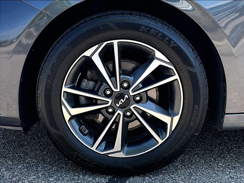 Used 2023 Gray Kia LXS image 7