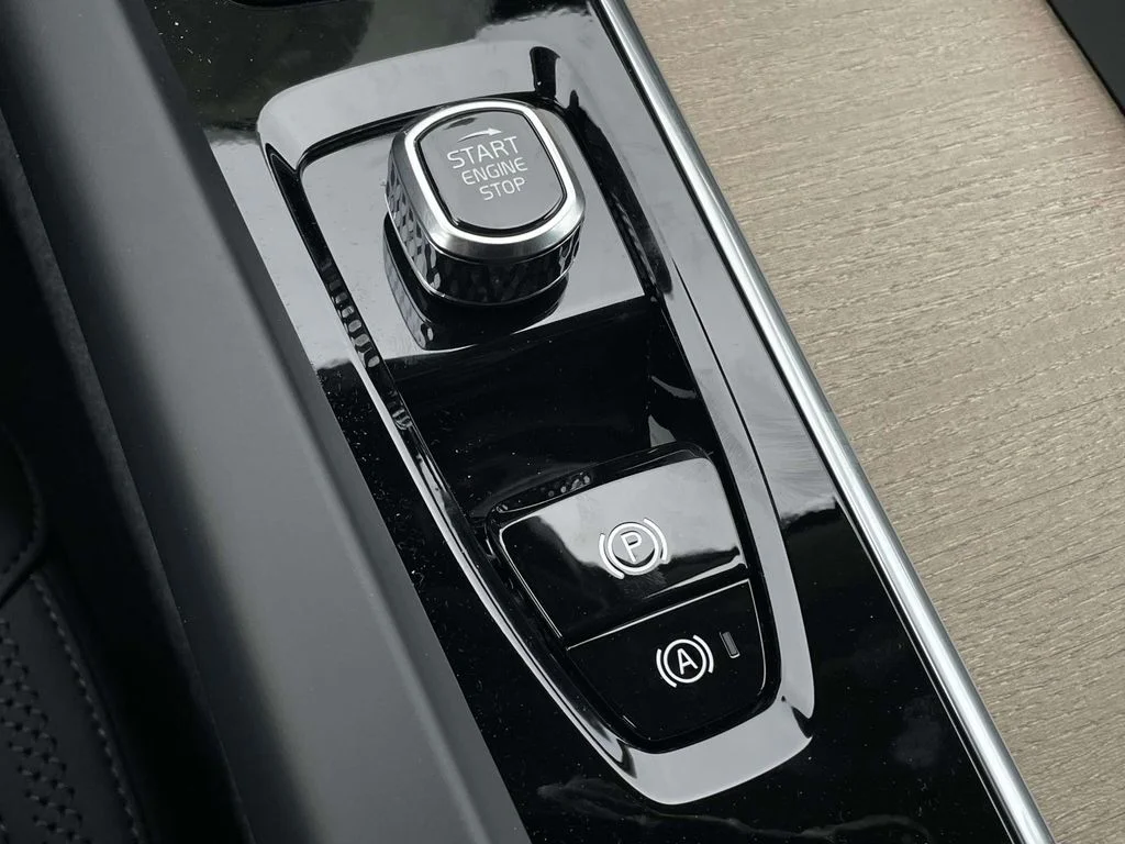 New 2026 Crystal White Volvo Plus image 21