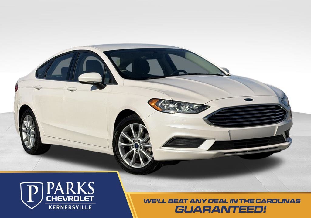 Used 2017 White Ford SE image 1