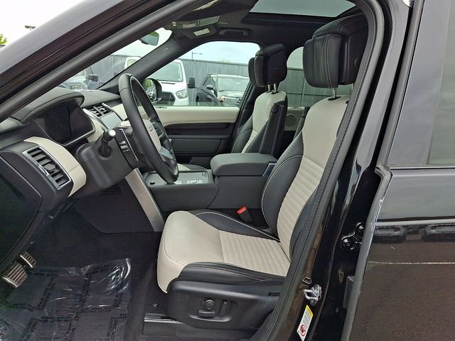 Used 2023 Santorini Black Land Rover Metropolitan Edition image 13
