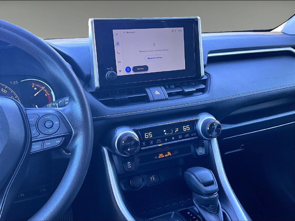 Used 2025  Toyota XLE image 18