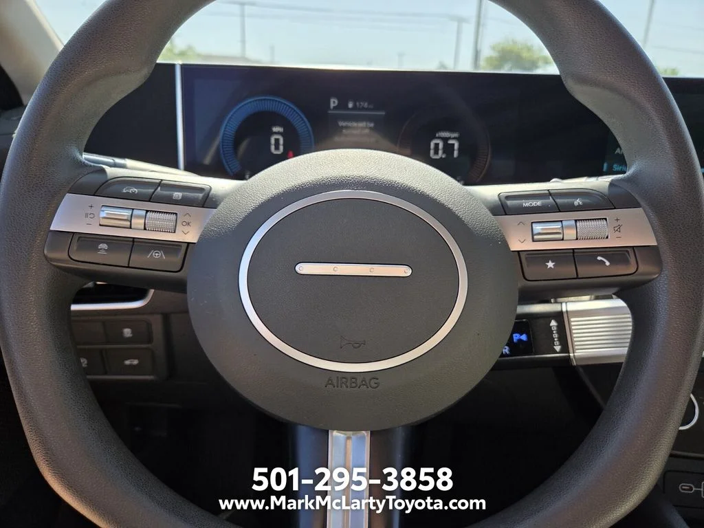 Used 2025 White Hyundai SEL image 21
