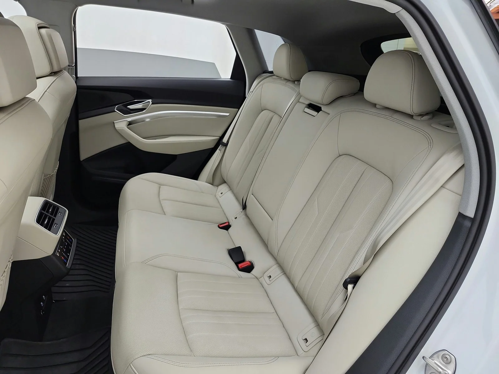 Used 2024 Glacier White Metallic Audi Premium Plus quattro image 15