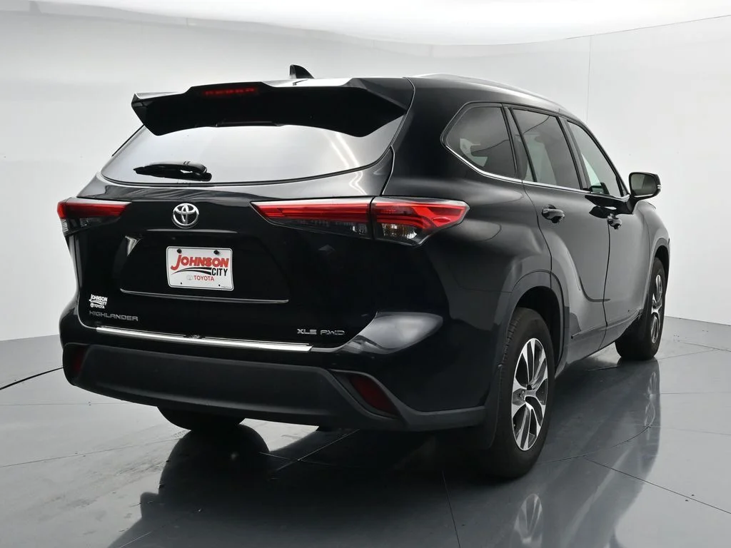 Used 2022 Black Toyota XLE image 5